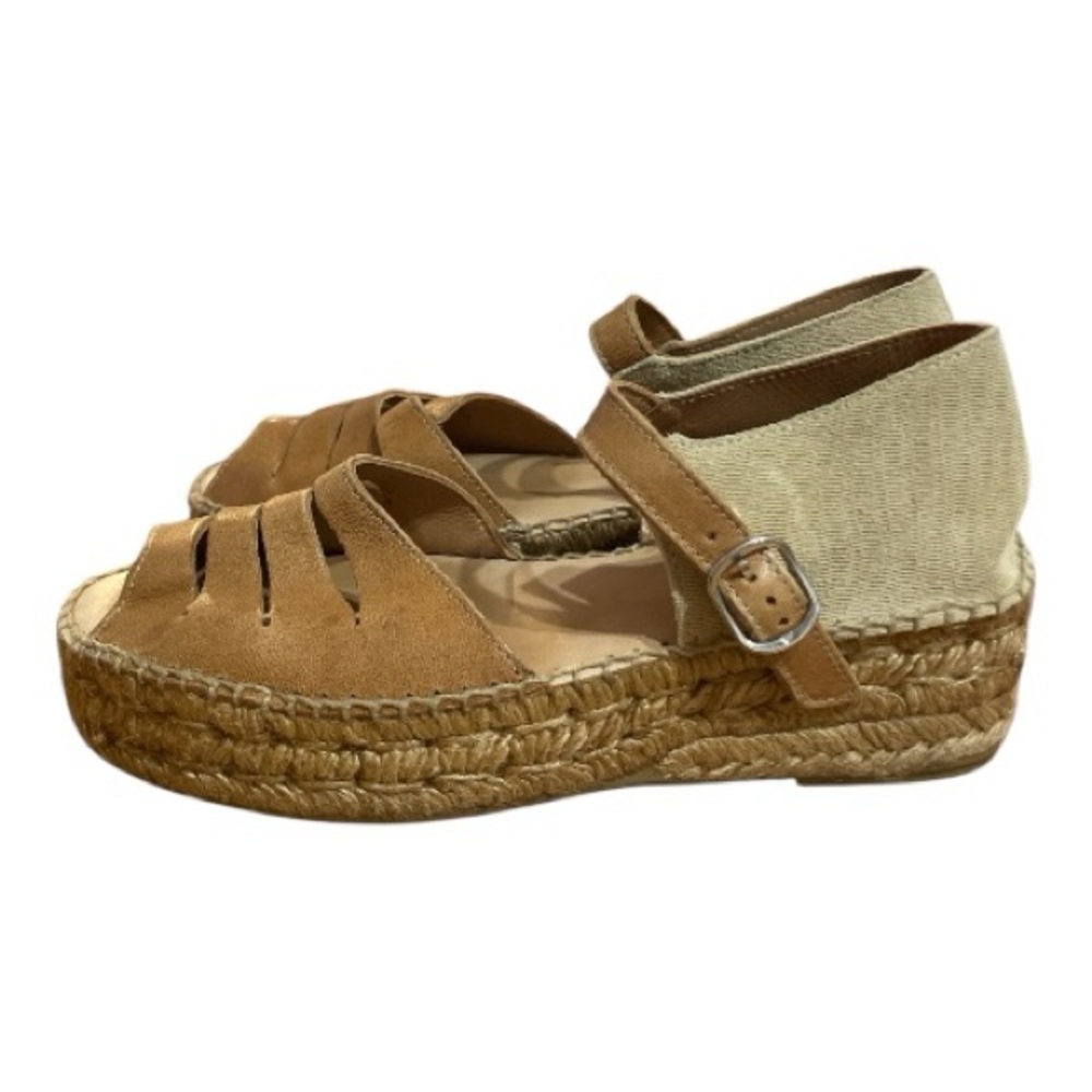 •Elegant Tan Women's Sandals - Picture 3 of 10